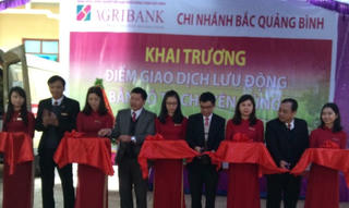 Agribank đưa 'Ngân hàng di động' về với người dân Quảng Bình
