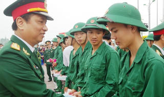 Gần 1.500 thanh niên Huế hồ hởi lên đường nhập ngũ