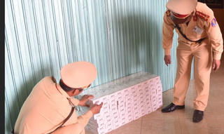 Huế: Phát hiện 800 gói thuốc Zet trên xe khách 