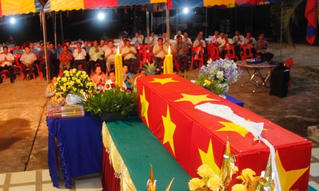Công việc thầm lặng mà thiêng liêng trên đất bạn Lào 