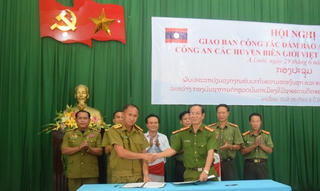Công an Việt Nam - Lào đảm bảo an ninh trật tự trên tuyến biên giới 