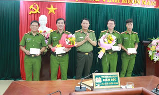  Huế: Khen thưởng các đơn vị  phá vụ án giết người và cướp tài sản.  	