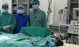 Căng thẳng 60 phút cứu bệnh nhi 1 ngày tuổi bị dị tật tim phức tạp 