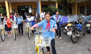 Huế: Trao tặng 150 xe đạp cho trẻ em đặc biệt khó khăn