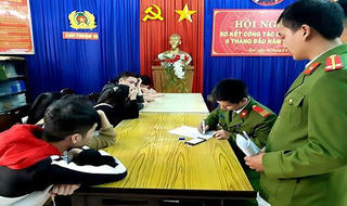 13 “nam thanh nữ tú” phê ma túy trong tiệm cắt tóc