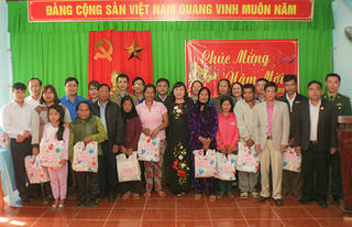 TAND tỉnh Thừa Thiên Huế tặng nhà tình thương, quà Tết tại A Lưới