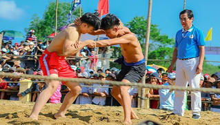 Rộn ràng hội vật làng Sình đất Cố đô 