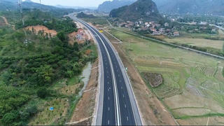 Đại biểu Quốc hội đề nghị tháo gỡ khó khăn về vốn cho tuyến cao tốc Hữu Nghị - Chi Lăng