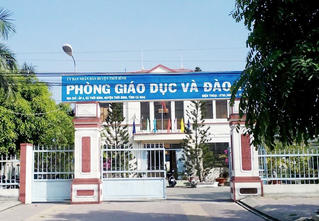 Giáo viên “kêu cứu” một đằng, Phòng Giáo dục giải quyết một nẻo!