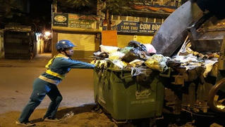 Chuyện cảm động sau bức thư cảm ơn cô quét rác 