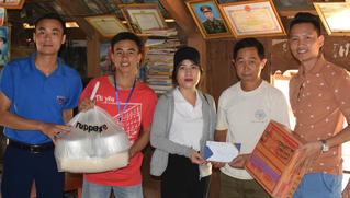 “Chắp cánh ước mơ” cho những học sinh nghèo hiếu học huyện Mai Châu – Hòa Bình