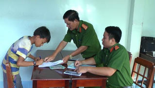 'Trộm nhí' đột nhập nhà hàng xóm lấy hàng chục triệu đồng 