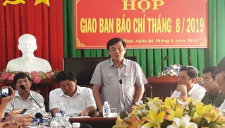 Xử lý nghiêm đối tượng dùng xăng chống người thi hành công vụ tại Cà Mau 