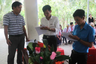 Báo Pháp Luật Việt Nam tặng quà trung thu học sinh trường tiểu học Giàn Gừa – Hòn Đất