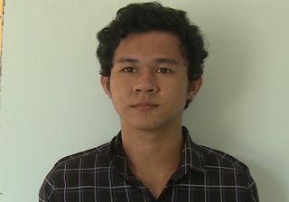 Gã thanh niên táo tợn dùng xung điện tấn công cả ông nội lẫn anh họ để cướp tài sản 