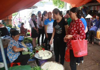 Phụ nữ Bắc Giang chung tay chống rác thải nhựa