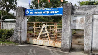 Nhà thiếu nhi tiền tỉ của huyện Hòn Đất bỏ hoang, trẻ em thiếu chỗ chơi