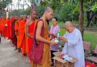 Rộn ràng lễ Dâng y Kathina của bà con dân tộc Khmer