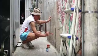 Người nghệ sĩ vẽ mùa xuân trong hẻm Sài Gòn