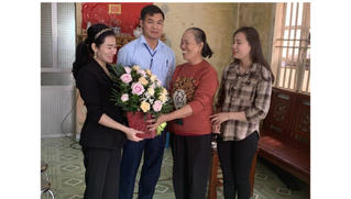 Chuyện về bà bác sĩ say mê làm từ thiện 