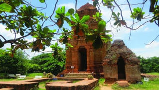 Tháp cổ Po Sah Inư và chuyện tình đẫm lệ của công chúa Chăm Pa 