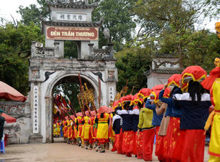 Lễ hội phát lương đặc biệt tại ngôi đền thiêng thờ đức Thánh Trần