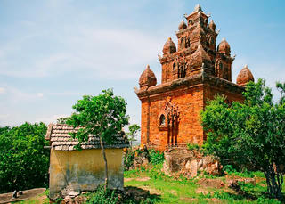 Huyền tích về tòa tháp Chăm duy nhất thờ vị Vua được phong thần