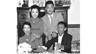 Cha mất tích bí ẩn sau khi vào miền Tây cưới con gái