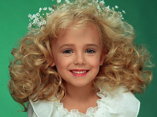 Lật lại hồ sơ cái chết bí ẩn của Hoa hậu nhí JonBenet Ramsey 