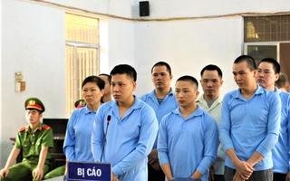 Khán phòng đẫm nước mắt sau lời xin giảm án của bà mẹ người bị hại 