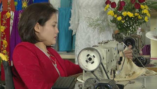 Lớp học cắt may đặc biệt của cô gái tàn tật  
