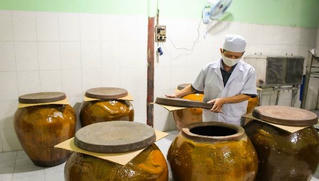 Giữ men nồng cho rượu Bến Gỗ