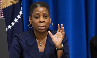 Tỷ phú Ursula Burns: Bản lĩnh của người phụ nữ da màu lớn lên từ khu ổ chuột