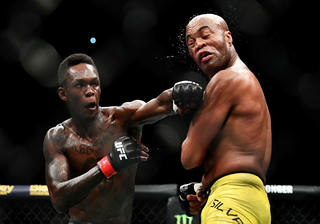 Israel Adesanya – “người nhện” thống trị hạng bán trung tại UFC