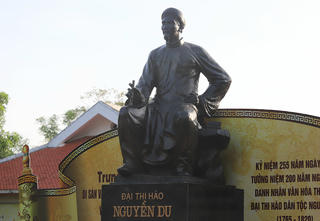 Đại thi hào Nguyễn Du trong mạch sống tinh thần của dân tộc 