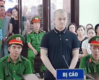 Thanh niên sát hại người tình của cha lĩnh 18 năm tù 