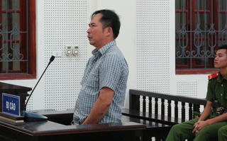 Phó Giám đốc tự phong "buôn nước bọt” lấy tiền mua xe hơi