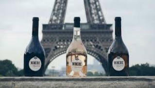 Loại rượu vang độc đáo được sản xuất ngay tại Tháp Eiffel