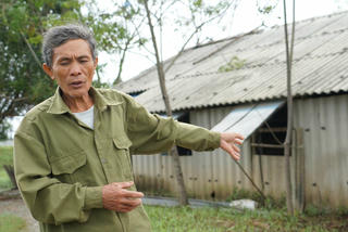Lão nông được ca sĩ Thủy Tiên cứu trợ 200 triệu: “Chúng tôi được cứu sống một lần nữa”