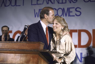 Tâm sự của người phụ nữ khiến ông Joe Biden phải 5 lần cầu hôn mới... “đổ” 