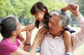 Nước mắt và nụ cười của những mái đầu bạc khi đến phòng giám định ADN