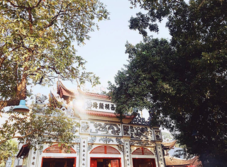 Linh thiêng đền thờ Trâu Vàng bên Phủ Tây Hồ 