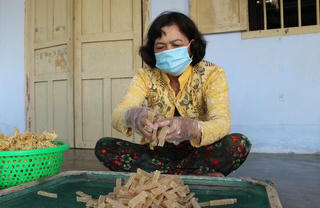 Độc đáo mứt rong hồng vân và cuộc sống đổi thay nhờ nuôi trồng rong biển ở Ninh Thuận