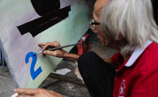 Nghệ nhân cả đời đắm đuối với nghề vẽ biển hiệu quảng cáo