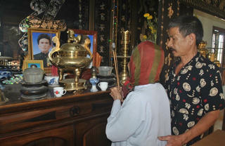 Mẹ già 92 tuổi ngày ngày chỉ biết nhìn di ảnh nhớ con trai hy sinh ở Gạc Ma