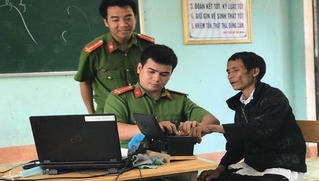  “Người rừng” Hồ Văn Lang bắt nhịp cuộc sống mới, đi làm căn cước công dân 