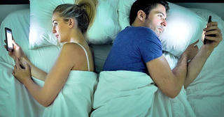 Nghịch lý người trẻ hôn nhân già, người già trẻ lại trong hôn nhân