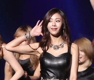 Bê bối "đi khách giá ngàn đô" khiến sự nghiệp nữ ca sĩ đình đám tiêu tan