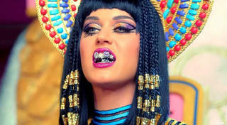 Rộ “mốt” đính kim cương lên răng để chứng tỏ đẳng cấp chịu chơi của các “sao”