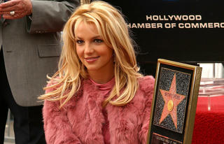 Britney Spears lại gây sốc với lời khai “sống như nô lệ” dưới sự kiểm soát của cha đẻ